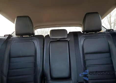 2017 Ford Escape Titanium z USA, uszkodzony, nr VIN 1FMCU9JDXHUE33011